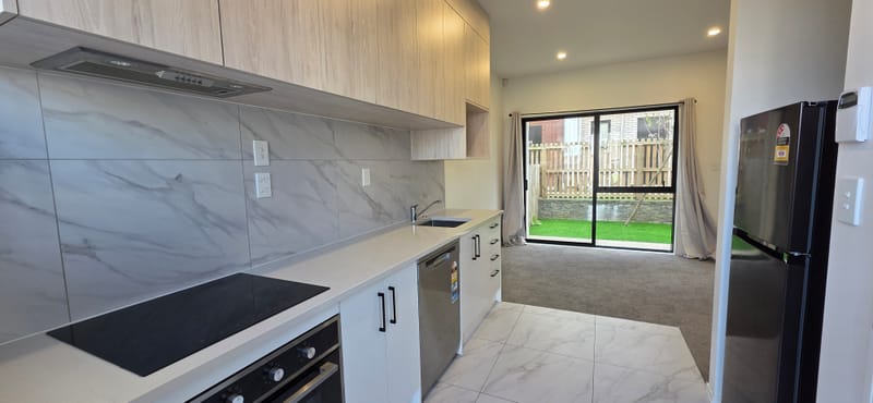 Modern 2 Bed, 1.5 Bath, Parking + Location
