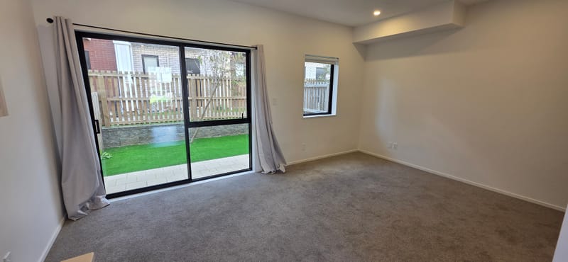 Modern 2 Bed, 1.5 Bath, Parking + Location