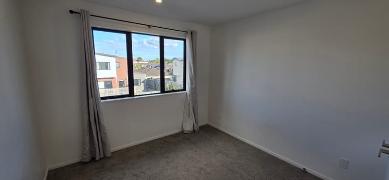 Modern 2 Bed, 1.5 Bath, Parking + Location