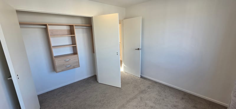Modern 2 Bed, 1.5 Bath, Parking + Location