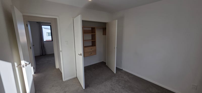 Modern 2 Bed, 1.5 Bath, Parking + Location