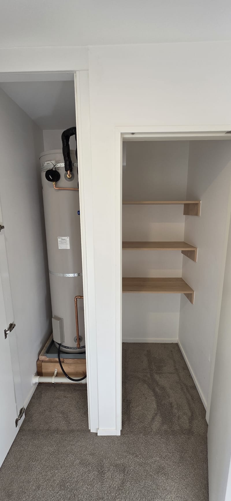 Modern 2 Bed, 1.5 Bath, Parking + Location