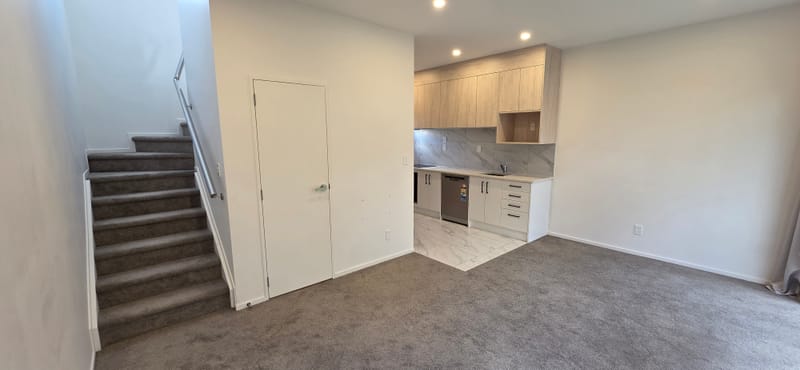 Modern 2 Bed, 1.5 Bath, Parking + Location