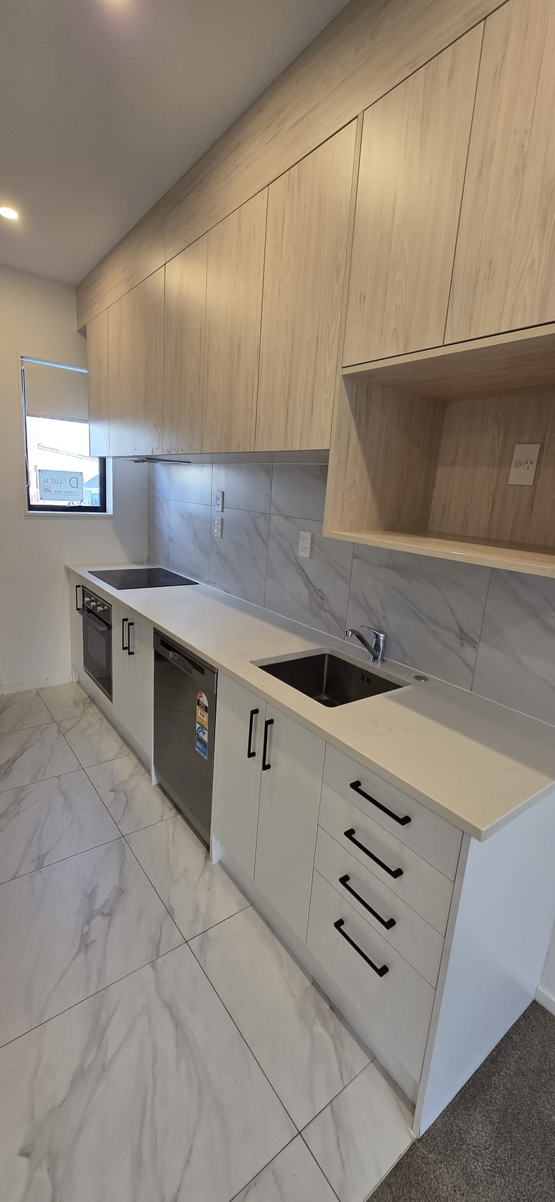 Modern 2 Bed, 1.5 Bath, Parking + Location
