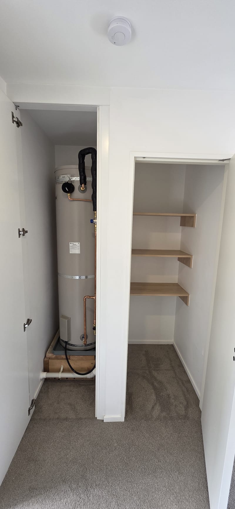 Modern 2 Bed, 1.5 Bath, Parking + Location