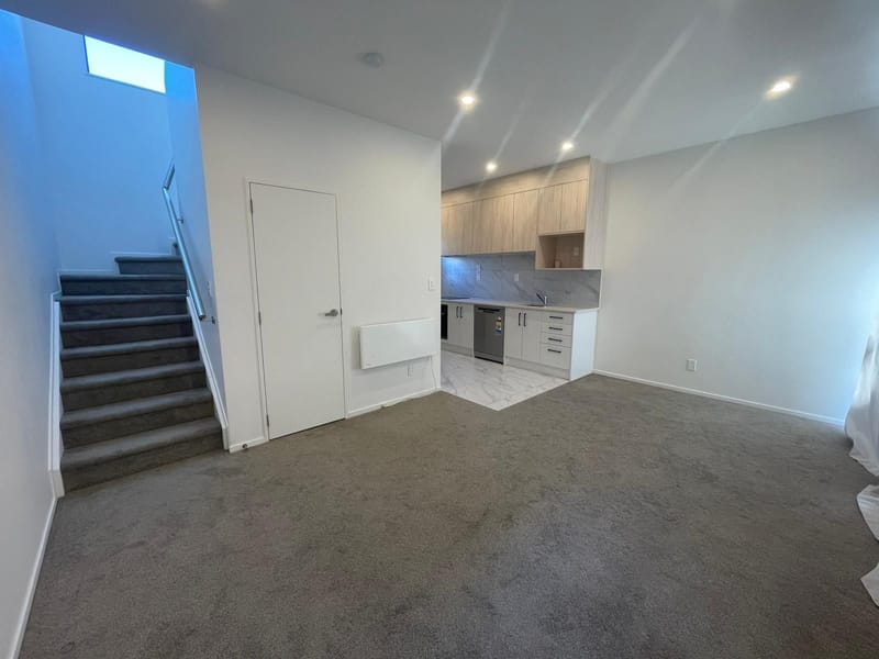 Modern 2 Bed, 1.5 Bath, Parking + Location
