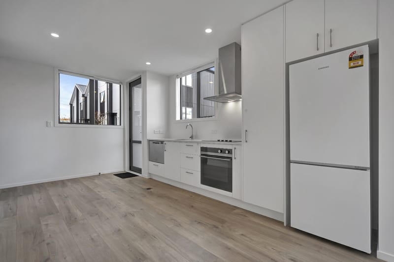Corner End Unit 2 Bed, 2 Bath Private Outdoor Living 1 Carpark