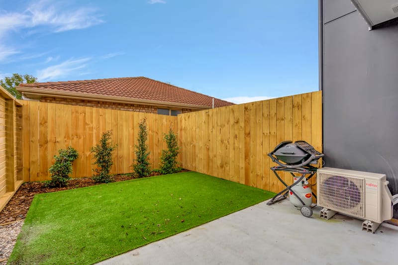 Corner End Unit 2 Bed, 2 Bath Private Outdoor Living 1 Carpark