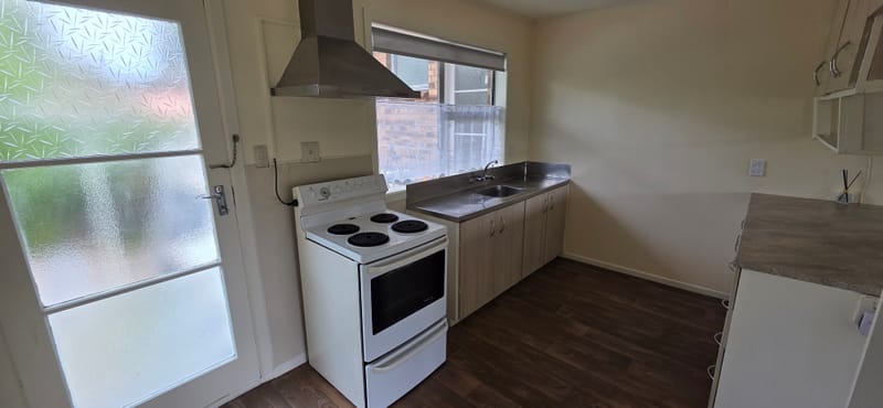 1 bed 1 bath with parking water and lawns