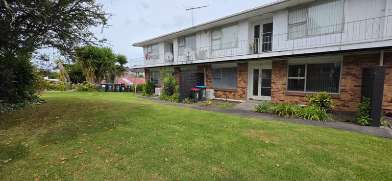 1 bed 1 bath with parking water and lawns