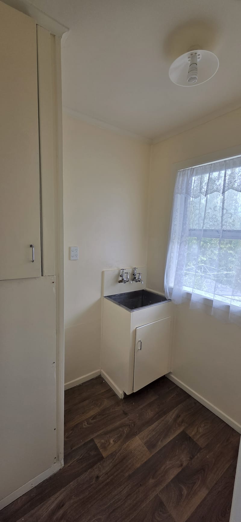 1 bed 1 bath with parking water and lawns