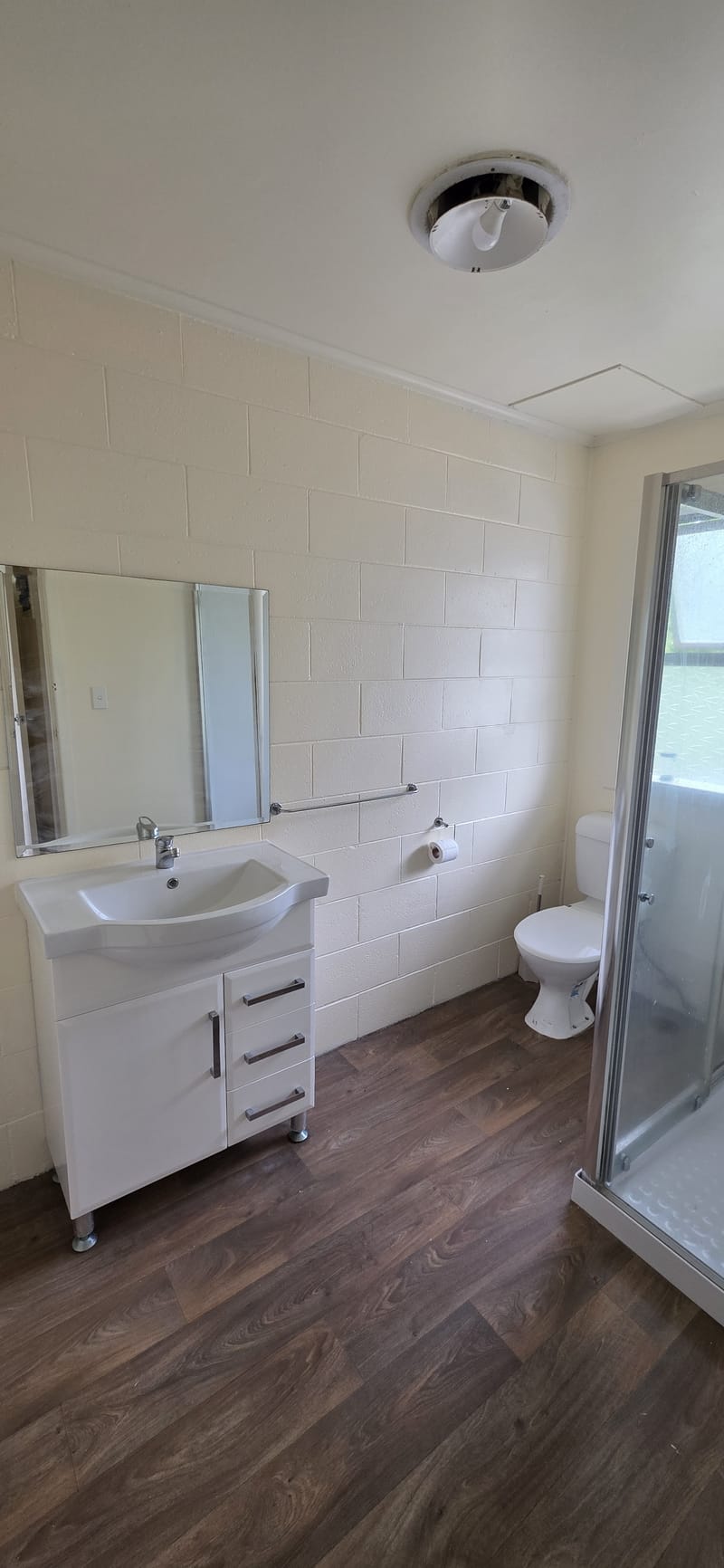 1 bed 1 bath with parking water and lawns