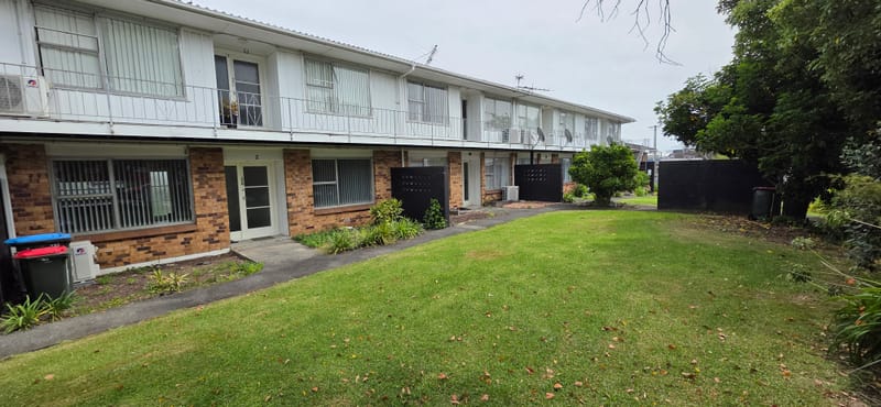1 bed 1 bath with parking water and lawns