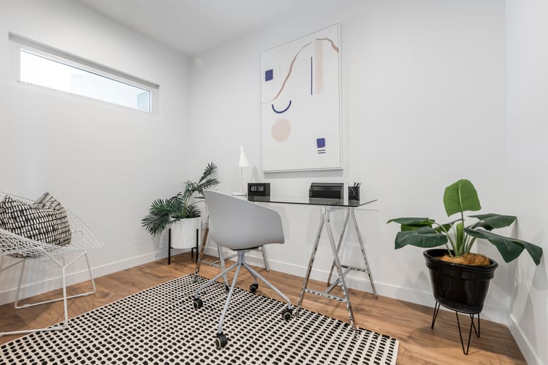 Modern 2 Bed Apartment, Harbour Views + Parking