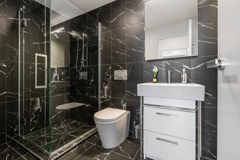 Modern 2 Bed Apartment, Harbour Views + Parking