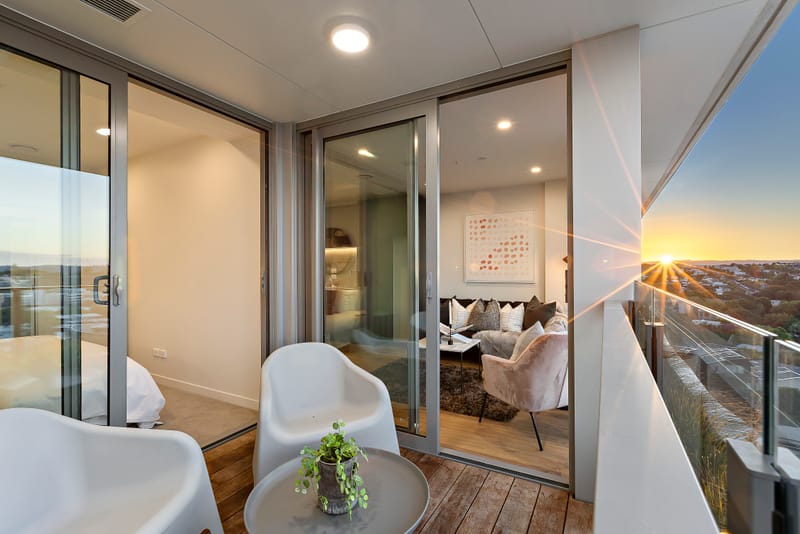 Modern 2 Bed Apartment, Harbour Views + Parking