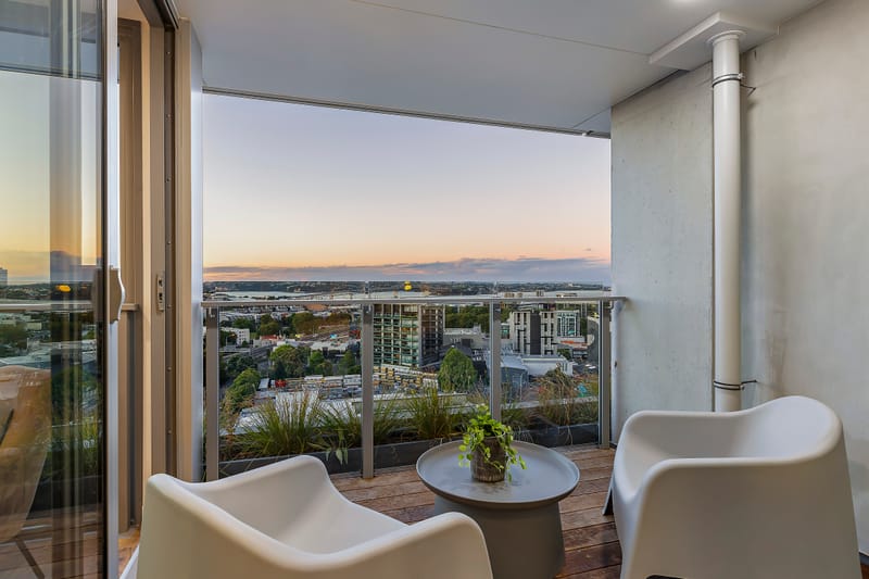 Modern 2 Bed Apartment, Harbour Views + Parking
