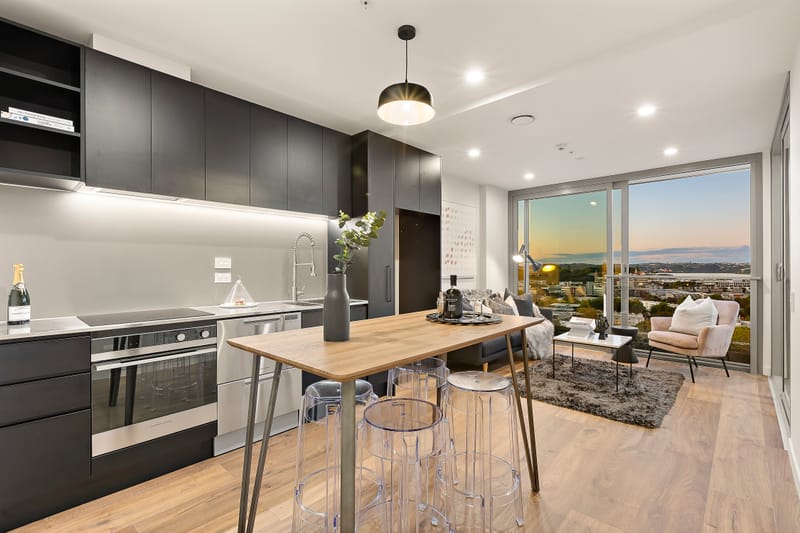 Modern 2 Bed Apartment, Harbour Views + Parking