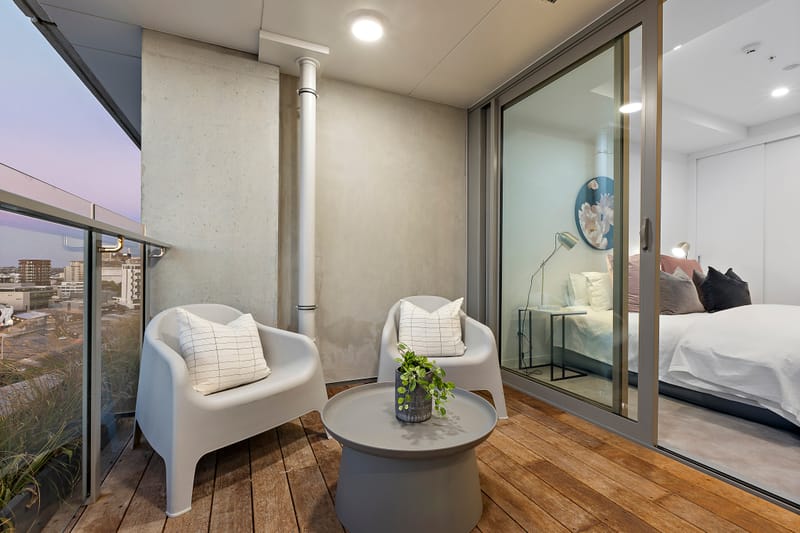 Modern 2 Bed Apartment, Harbour Views + Parking