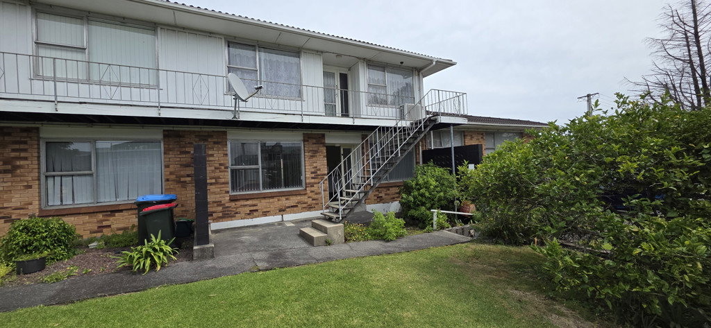 3 bed 1 bath with parking water and lawns