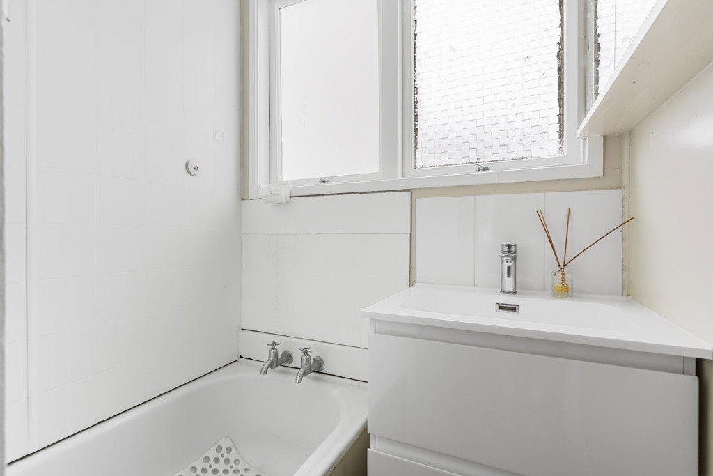 Peaceful 2 bed unit private 2 carparks