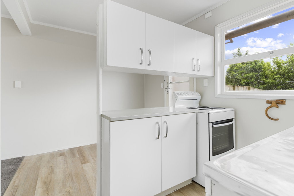 Peaceful 2 bed unit private 2 carparks