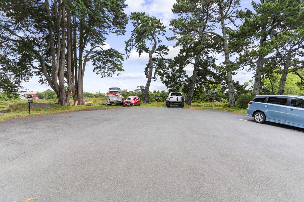 Peaceful 2 bed unit private 2 carparks