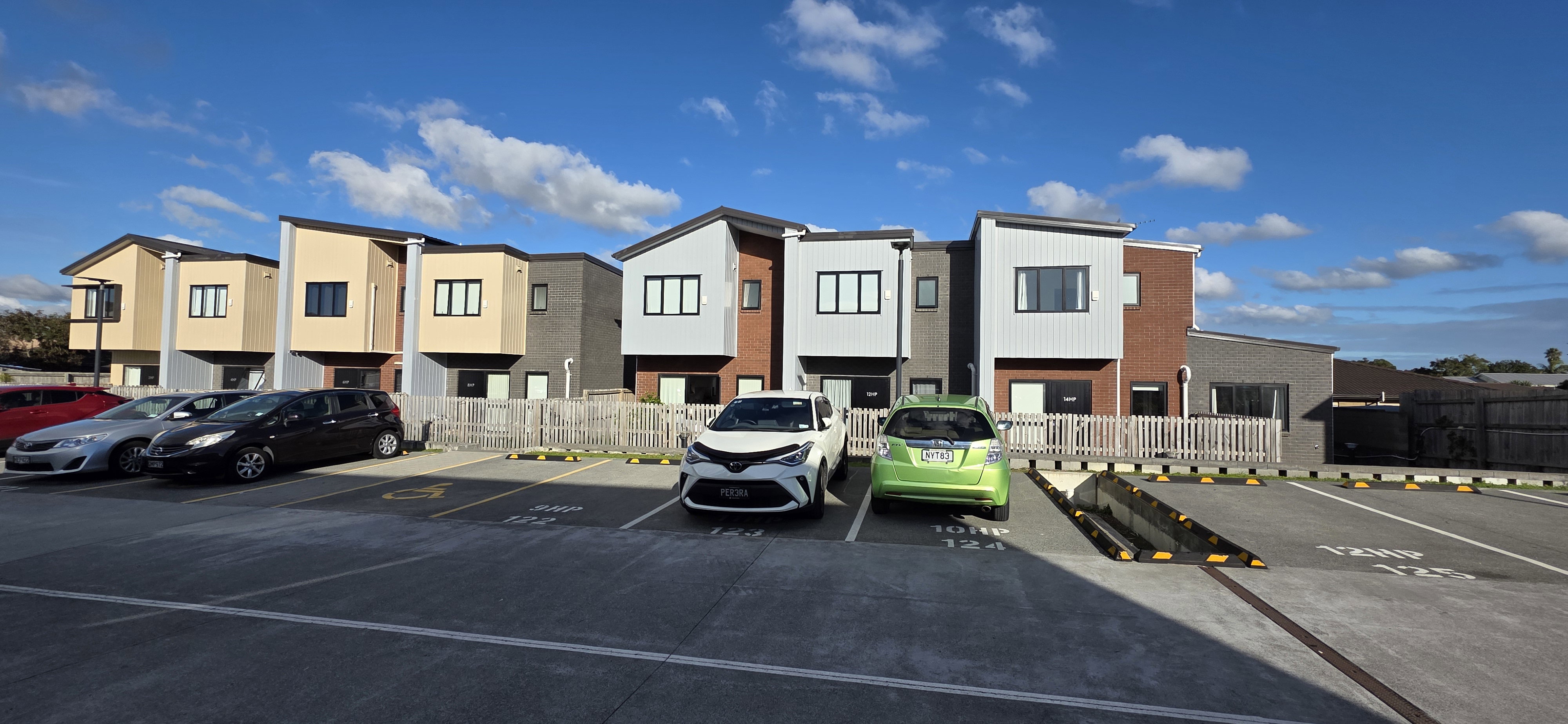 Modern 2 Bed, 1.5 Bath, Parking + Location