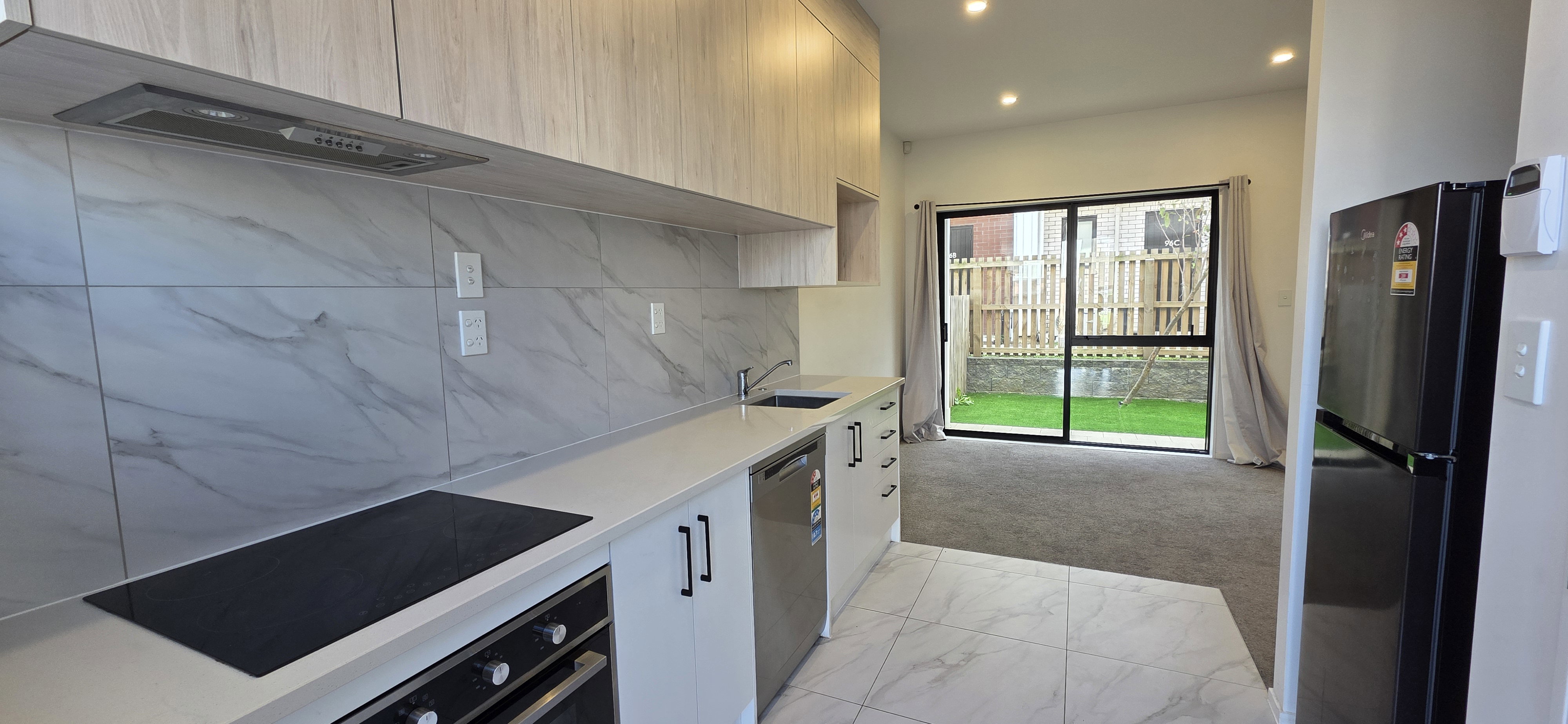Modern 2 Bed, 1.5 Bath, Parking + Location