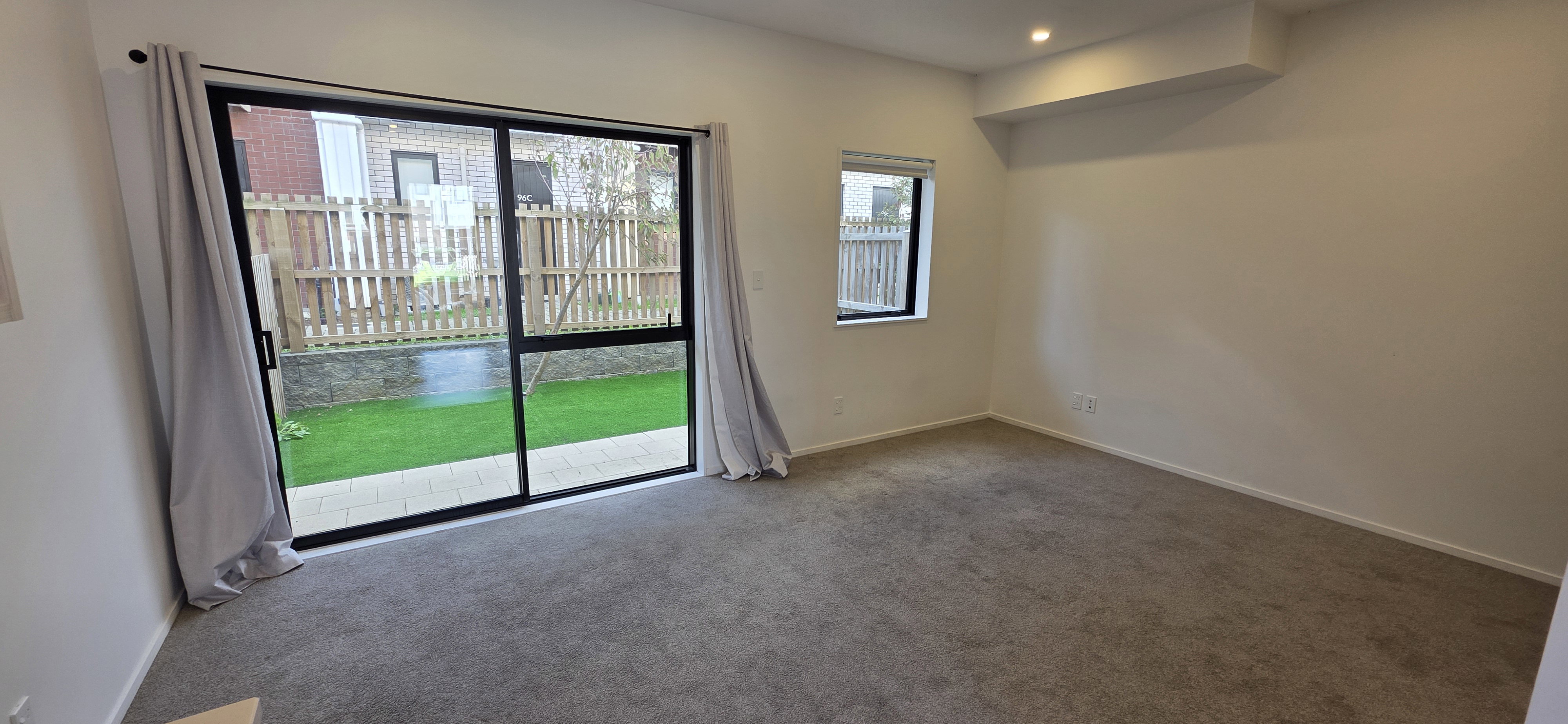 Modern 2 Bed, 1.5 Bath, Parking + Location