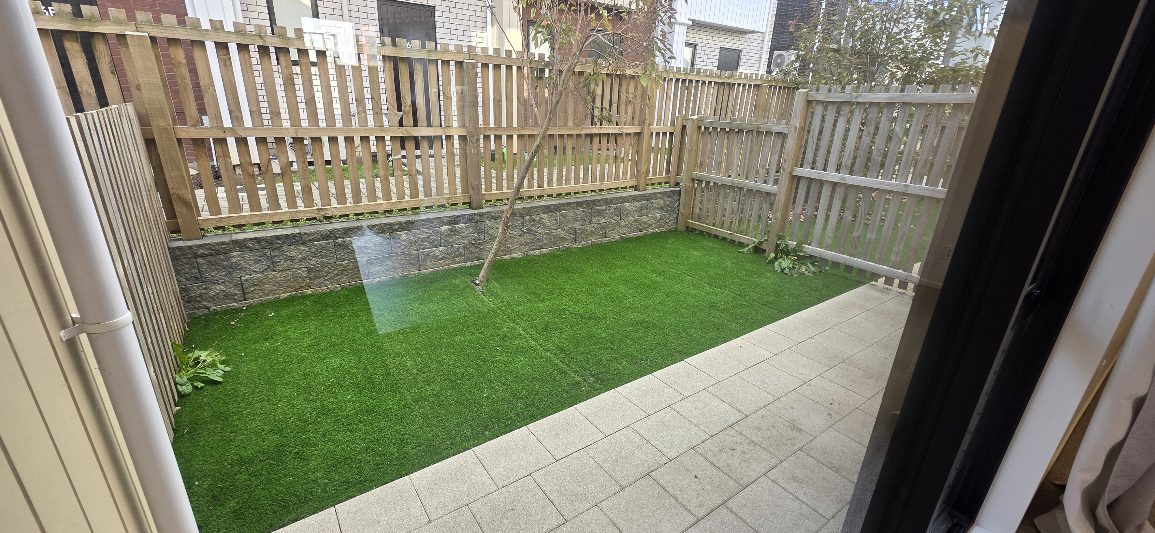 Modern 2 Bed, 1.5 Bath, Parking + Location