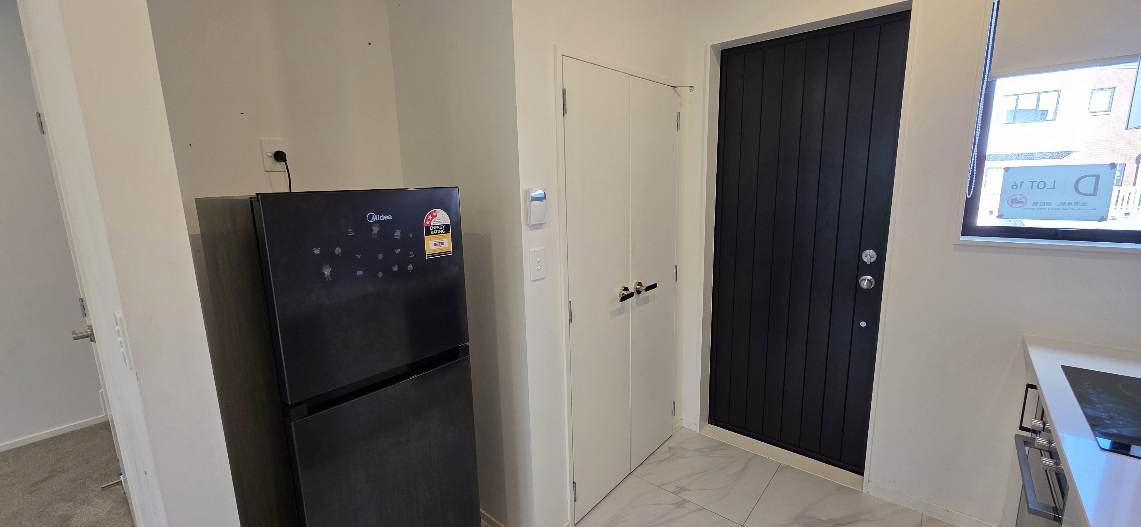 Modern 2 Bed, 1.5 Bath, Parking + Location