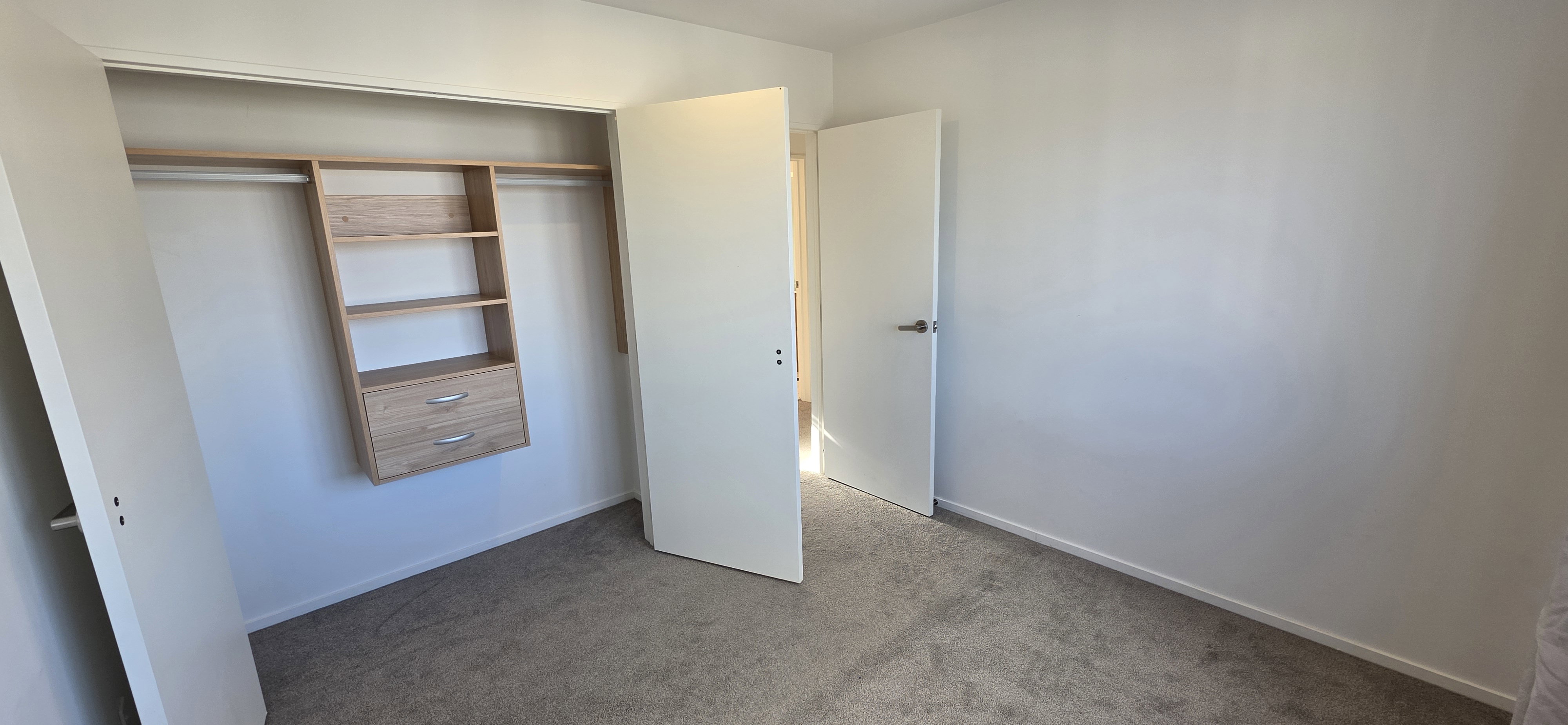 Modern 2 Bed, 1.5 Bath, Parking + Location
