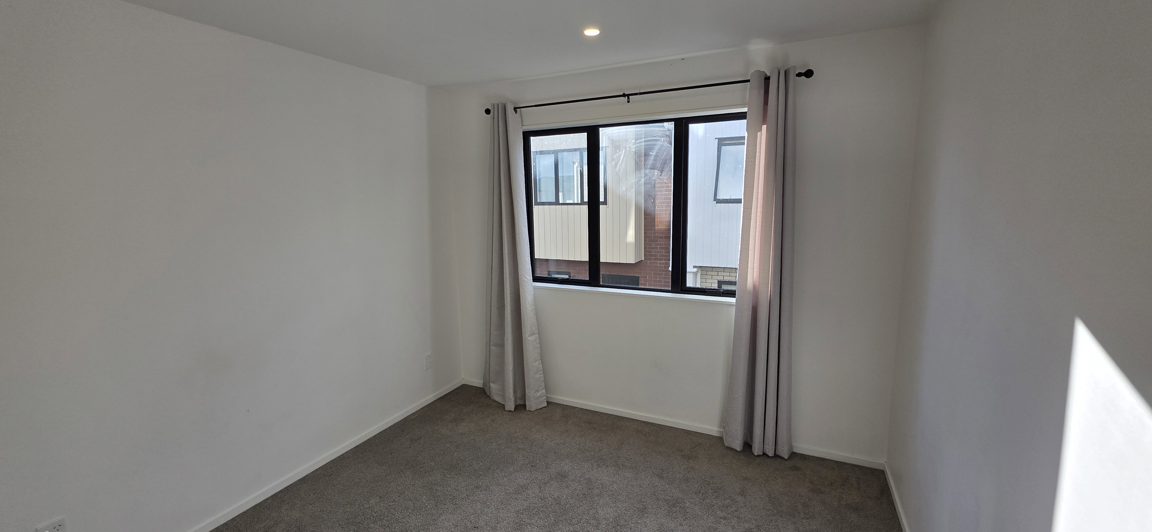 Modern 2 Bed, 1.5 Bath, Parking + Location