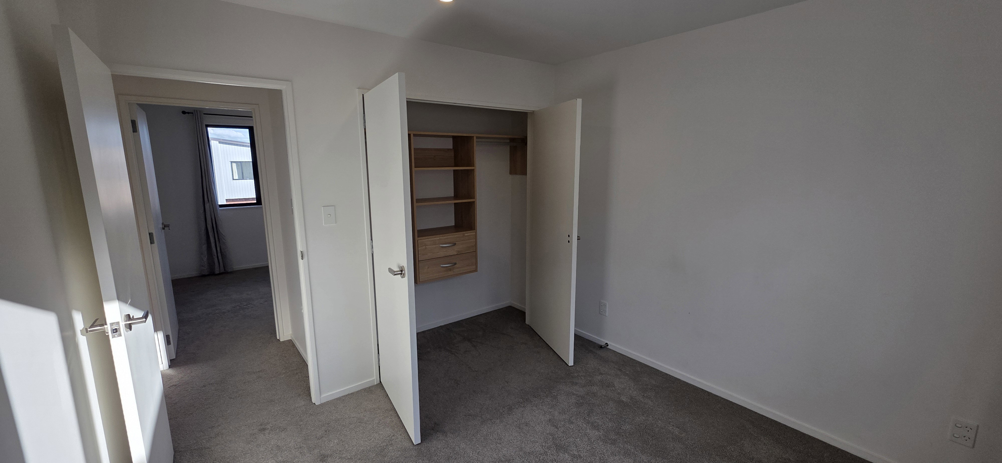 Modern 2 Bed, 1.5 Bath, Parking + Location