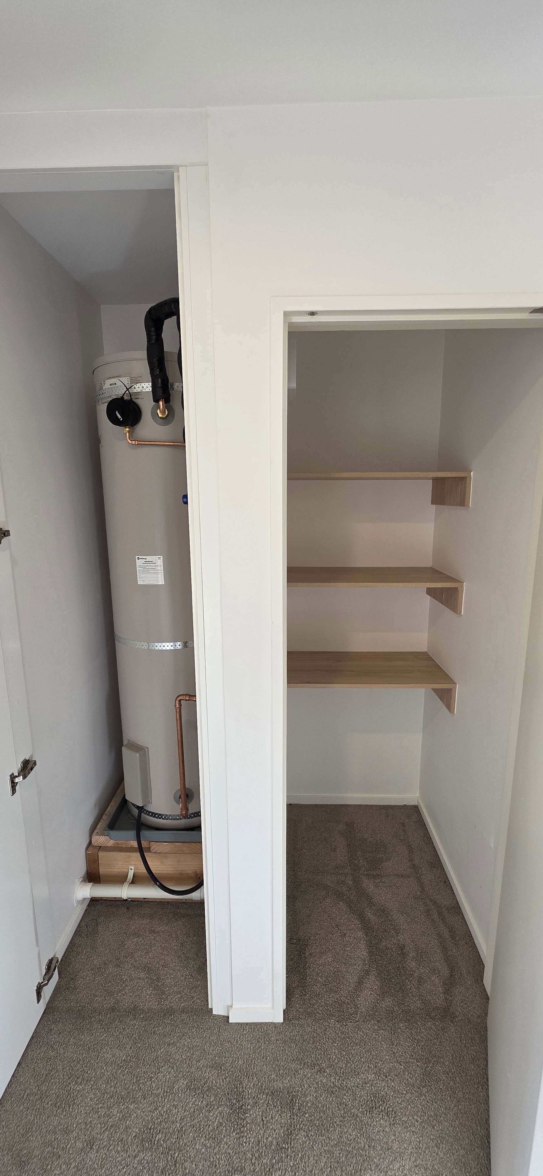 Modern 2 Bed, 1.5 Bath, Parking + Location