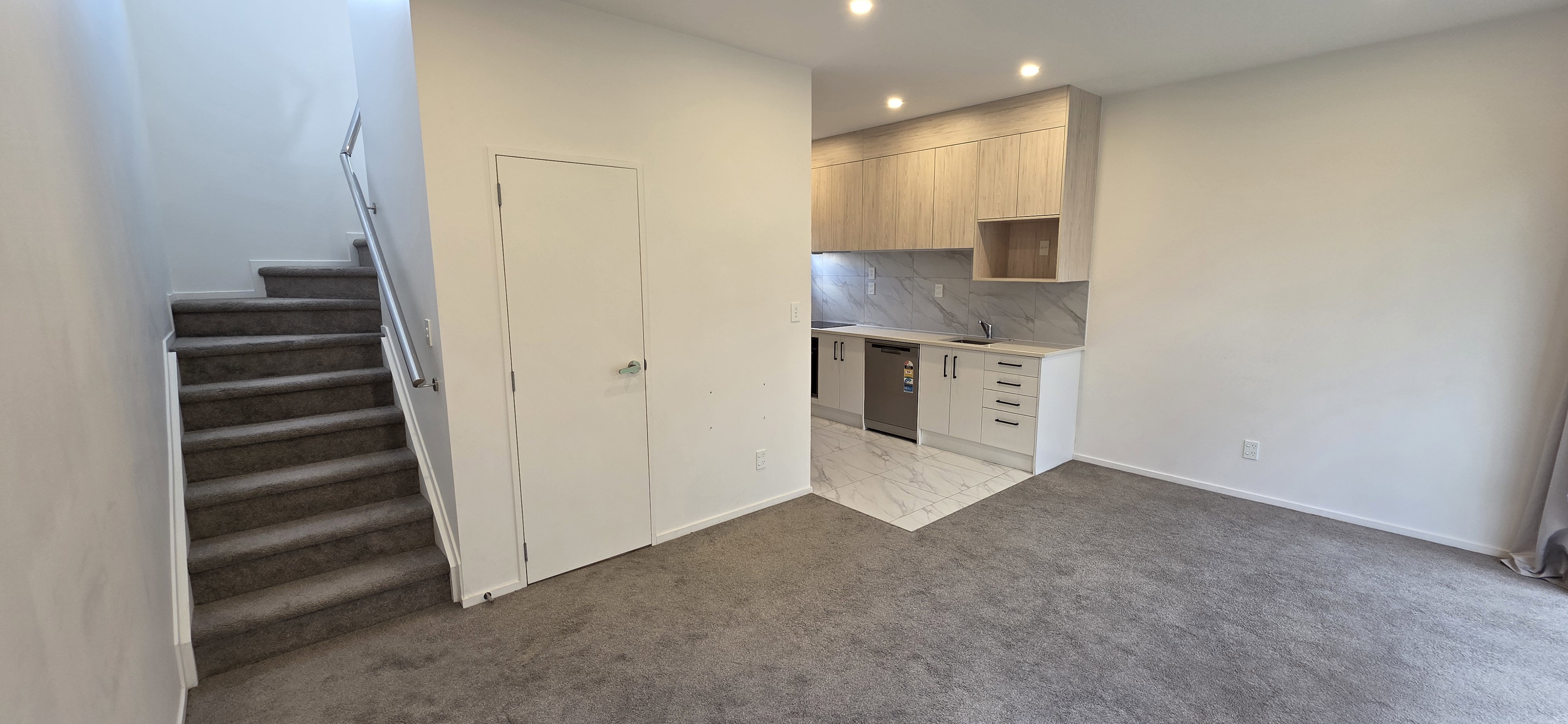 Modern 2 Bed, 1.5 Bath, Parking + Location