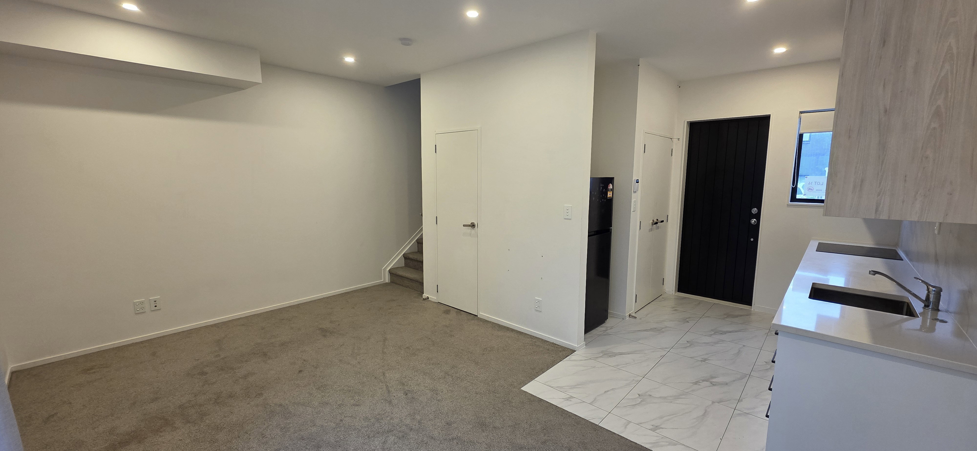 Modern 2 Bed, 1.5 Bath, Parking + Location