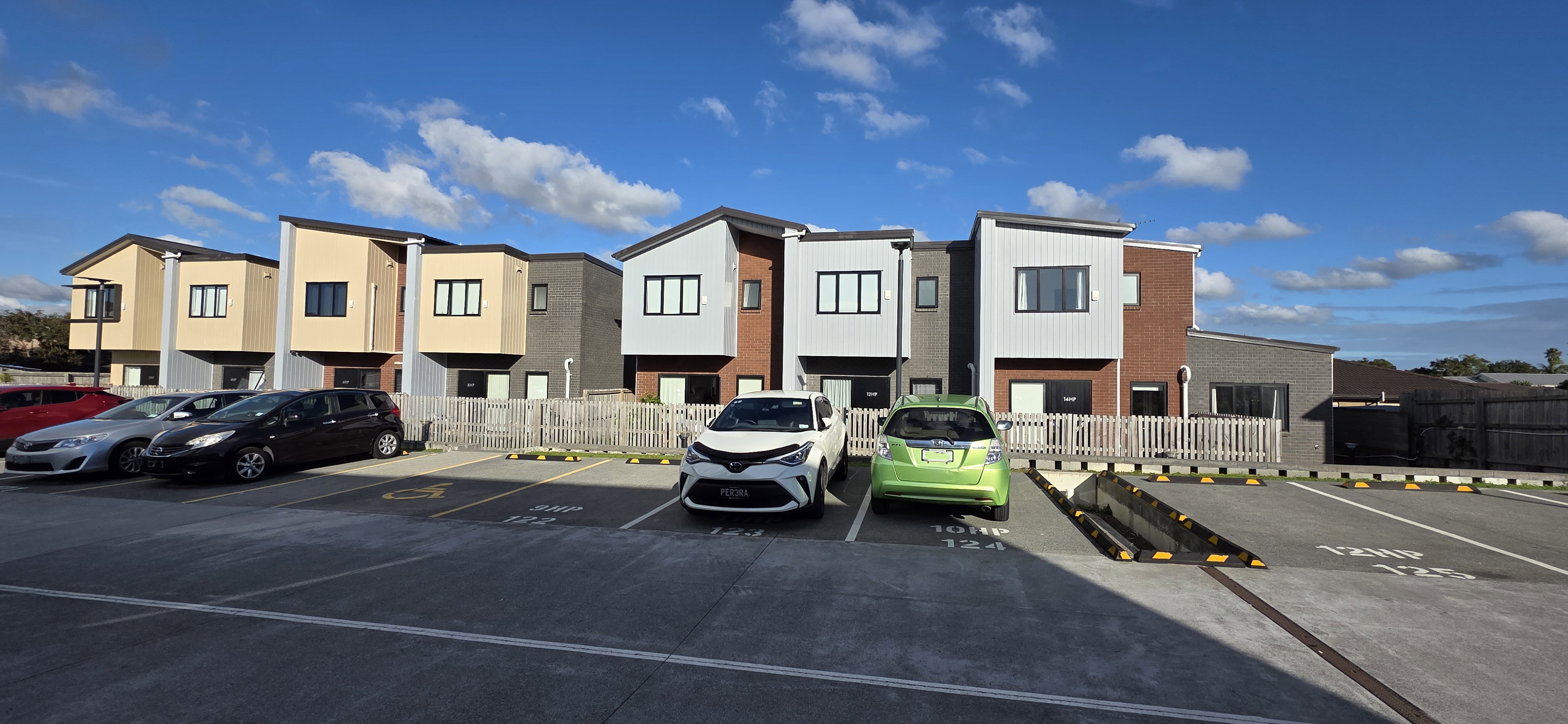 Modern 2 Bed, 1.5 Bath, Parking + Location