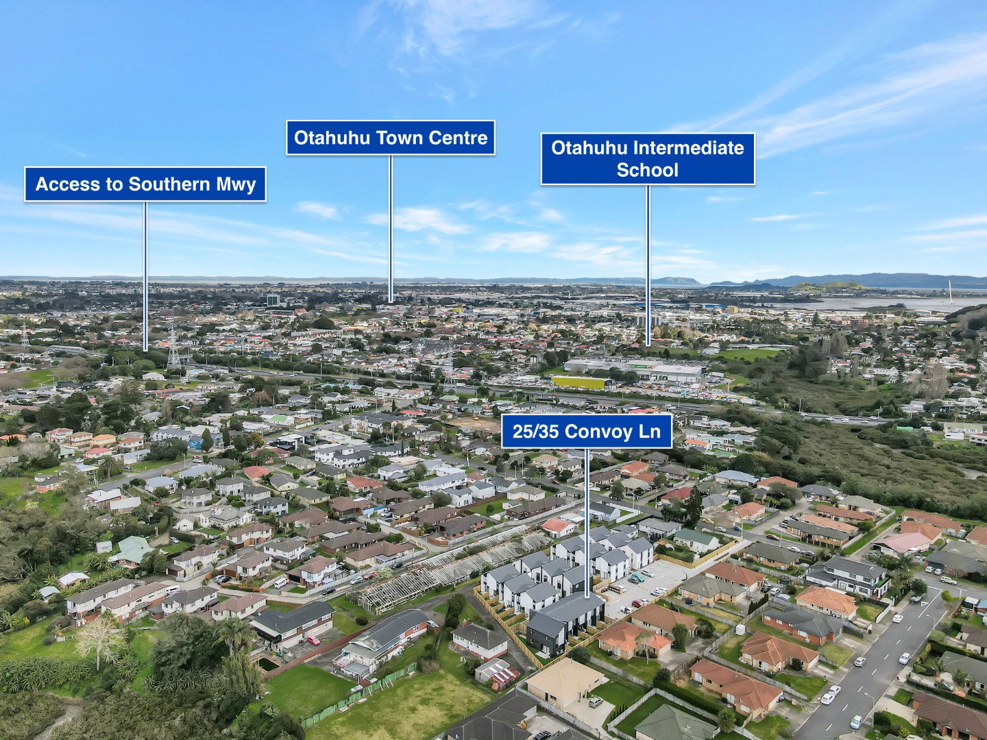 Corner End Unit 2 Bed, 2 Bath Private Outdoor Living 1 Carpark