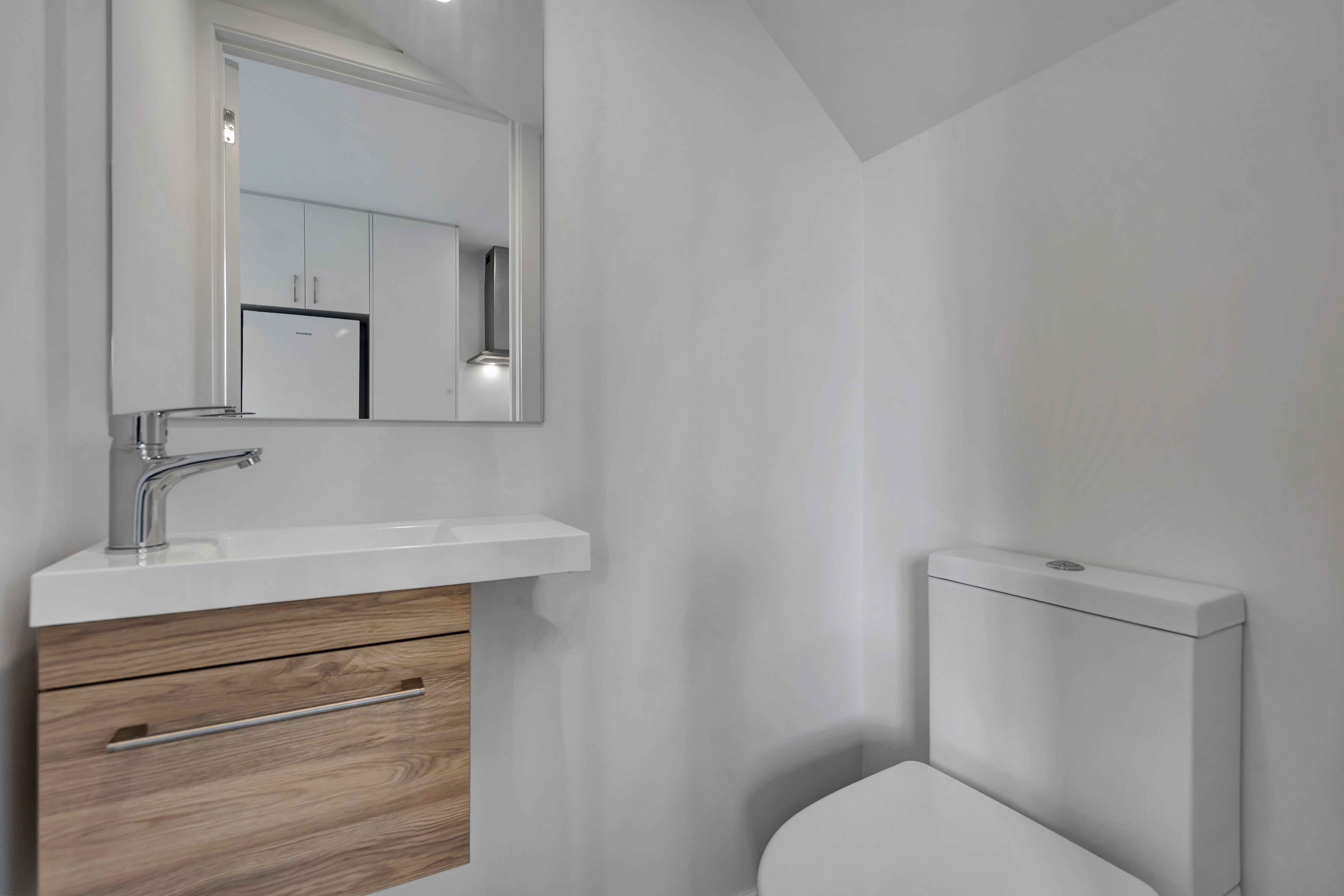 Corner End Unit 2 Bed, 2 Bath Private Outdoor Living 1 Carpark