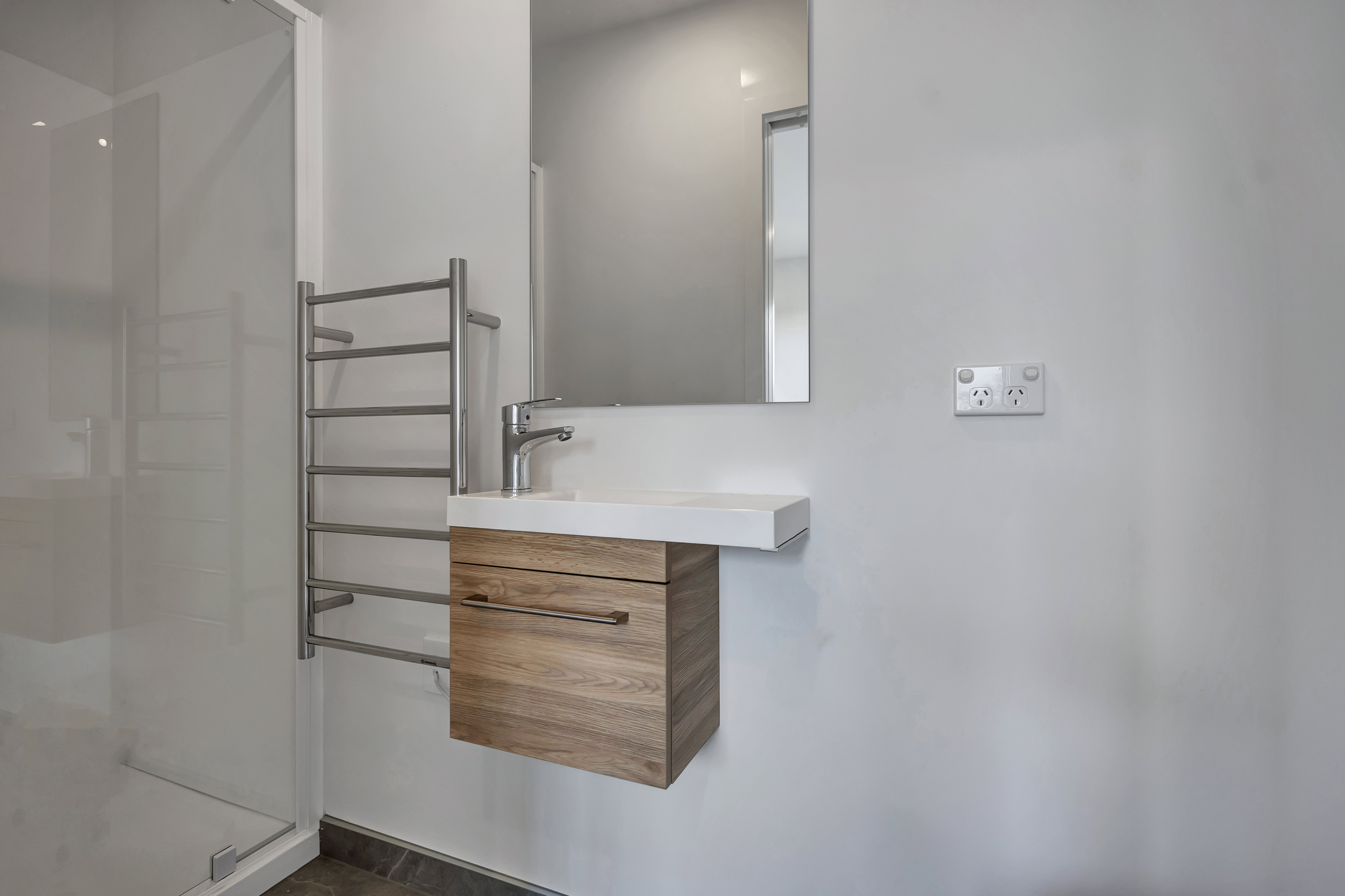 Corner End Unit 2 Bed, 2 Bath Private Outdoor Living 1 Carpark