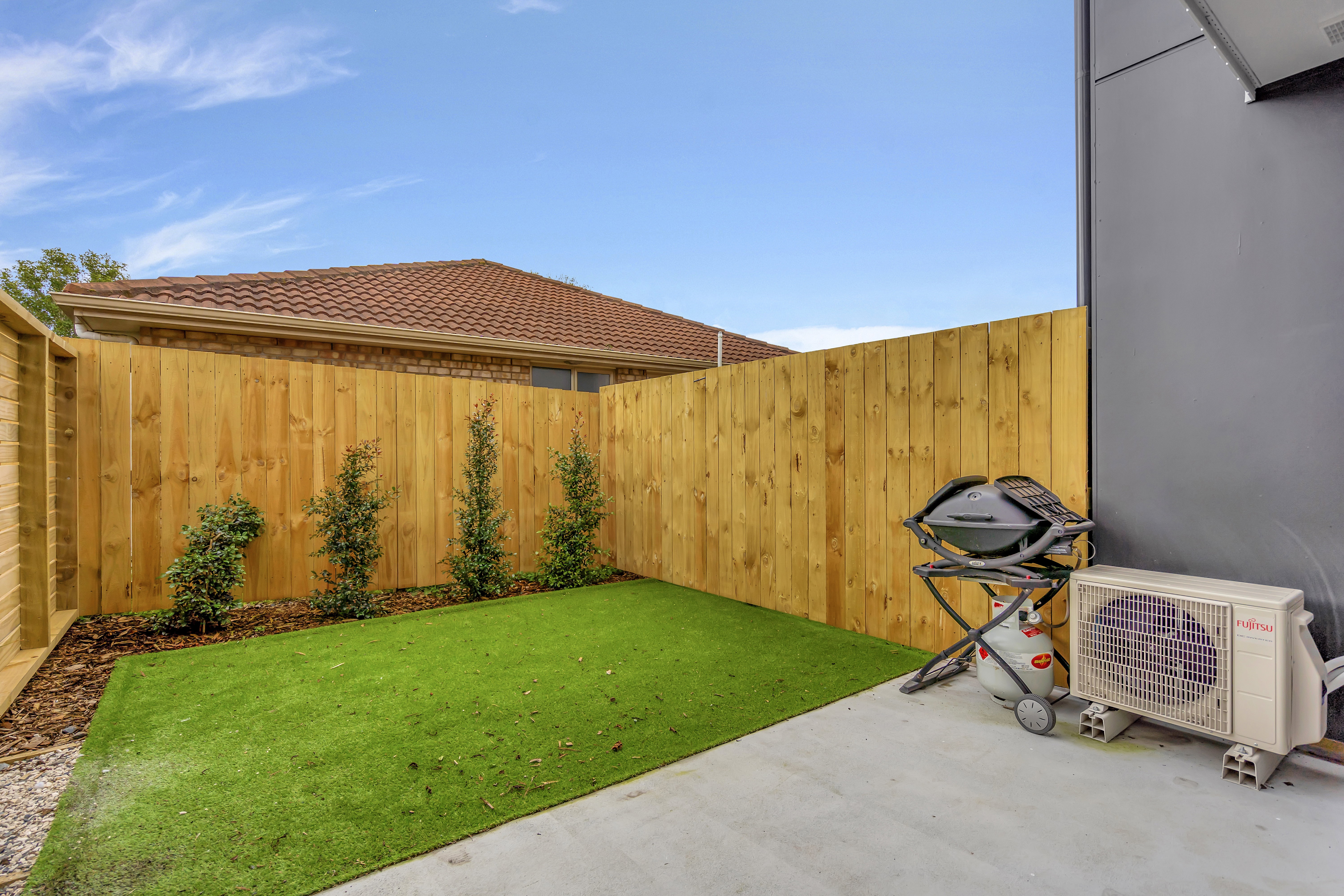 Corner End Unit 2 Bed, 2 Bath Private Outdoor Living 1 Carpark