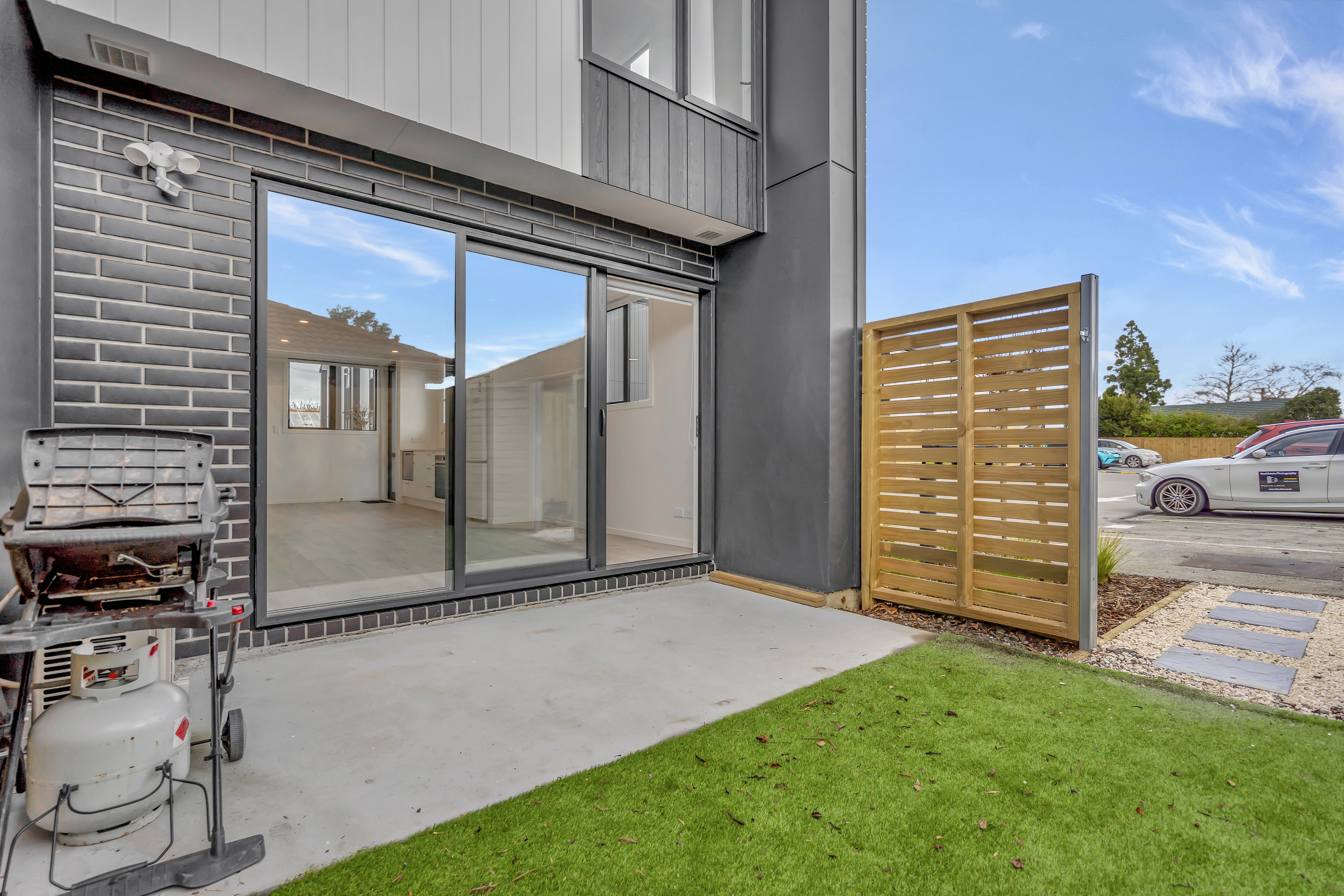 Corner End Unit 2 Bed, 2 Bath Private Outdoor Living 1 Carpark
