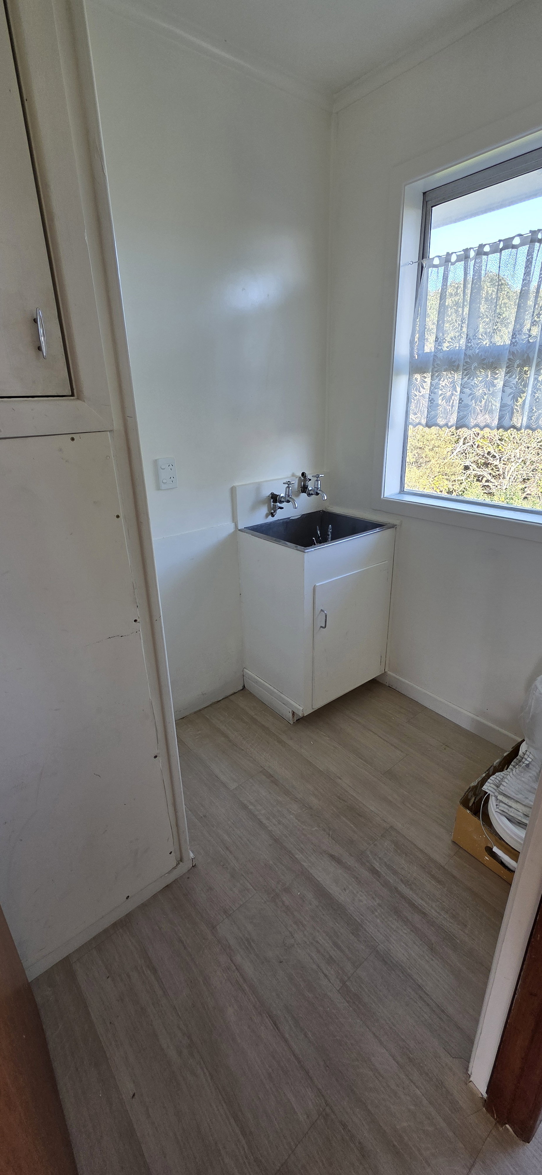 1 bed 1 bath with parking water and lawns
