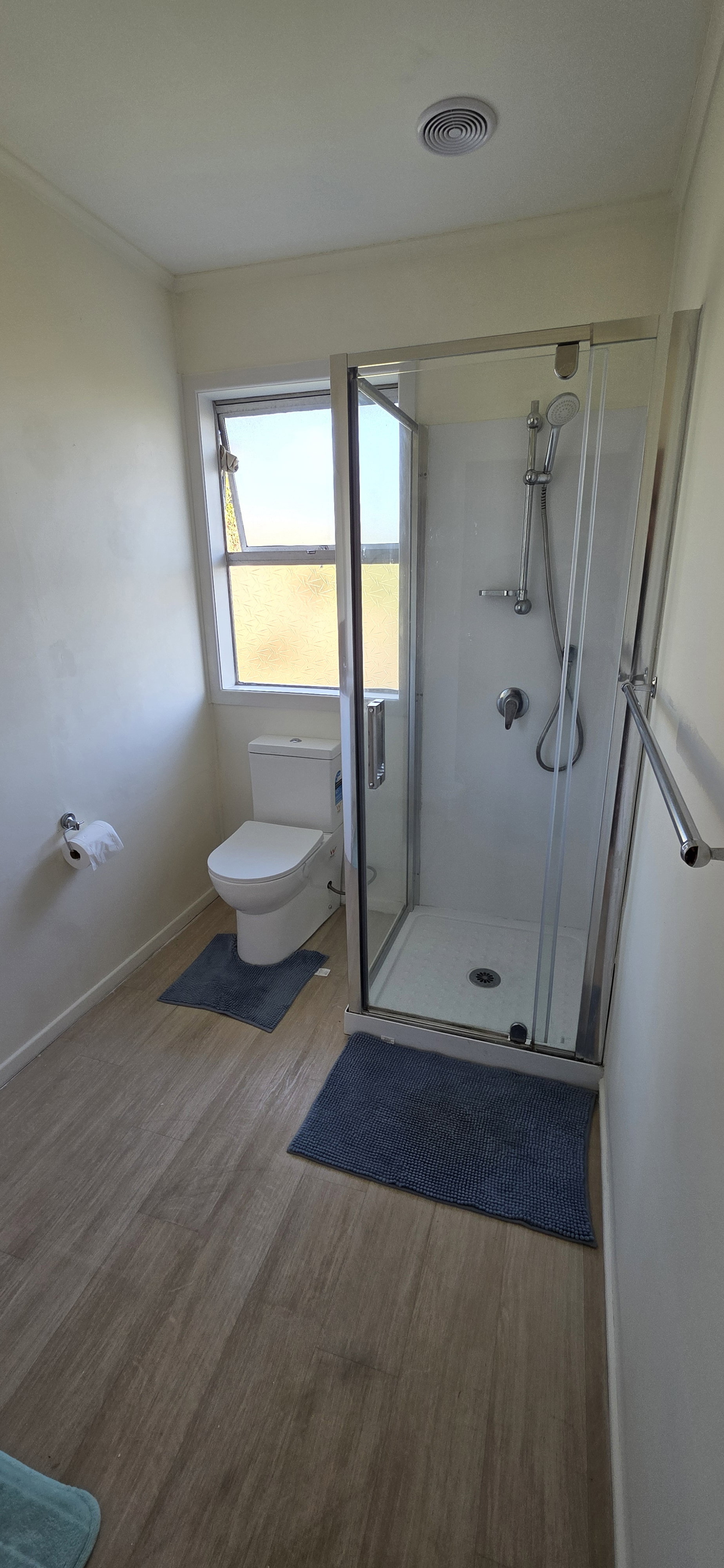 1 bed 1 bath with parking water and lawns