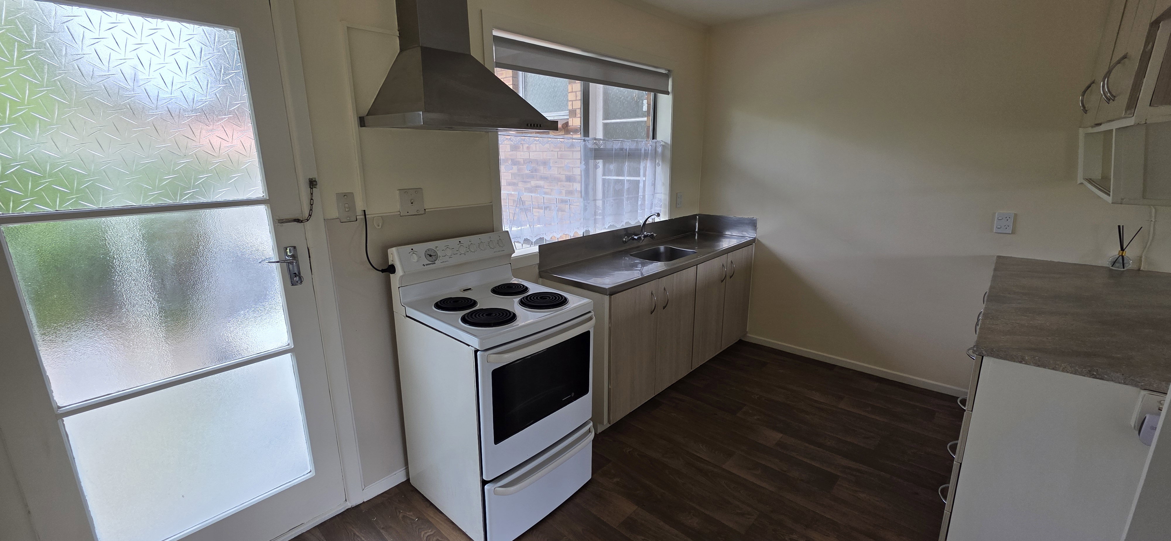 1 bed 1 bath with parking water and lawns