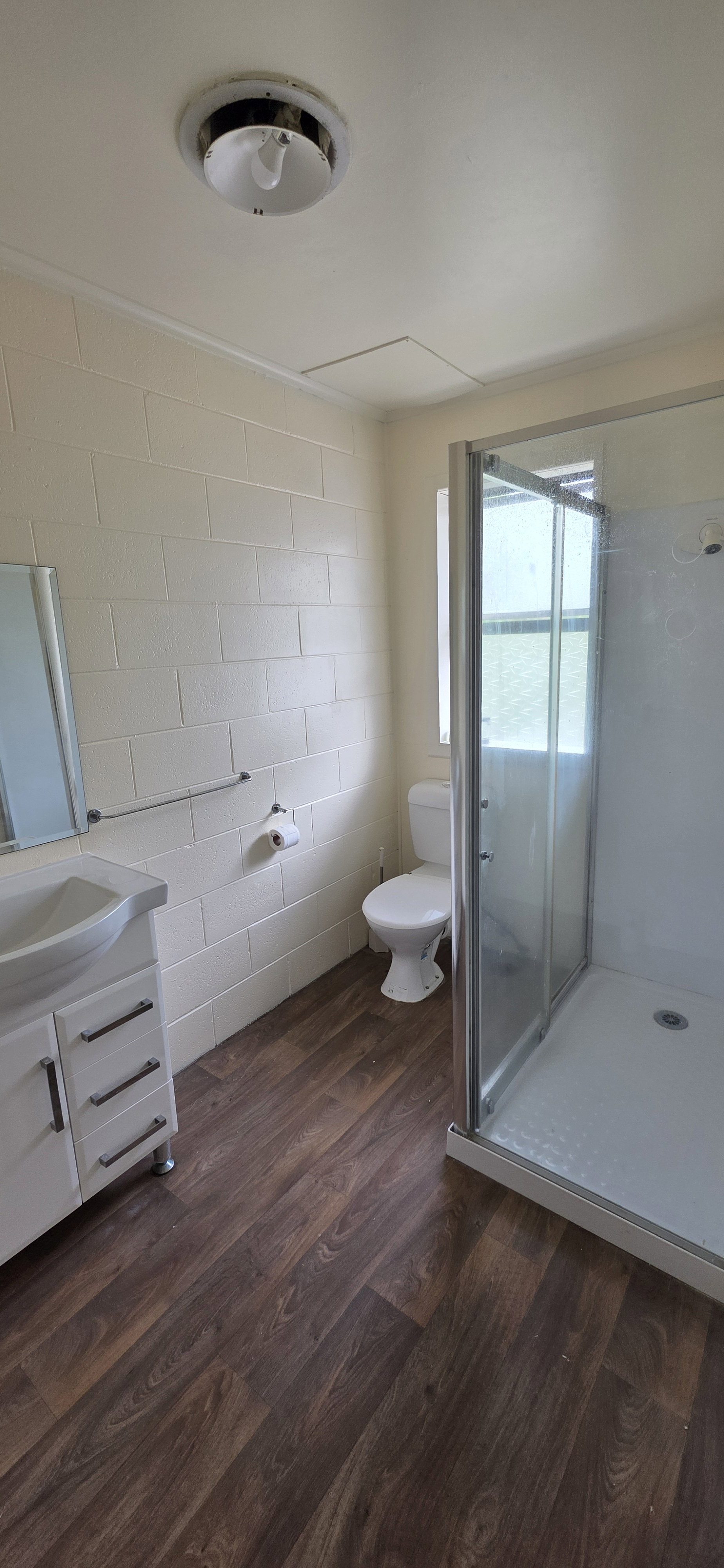 1 bed 1 bath with parking water and lawns