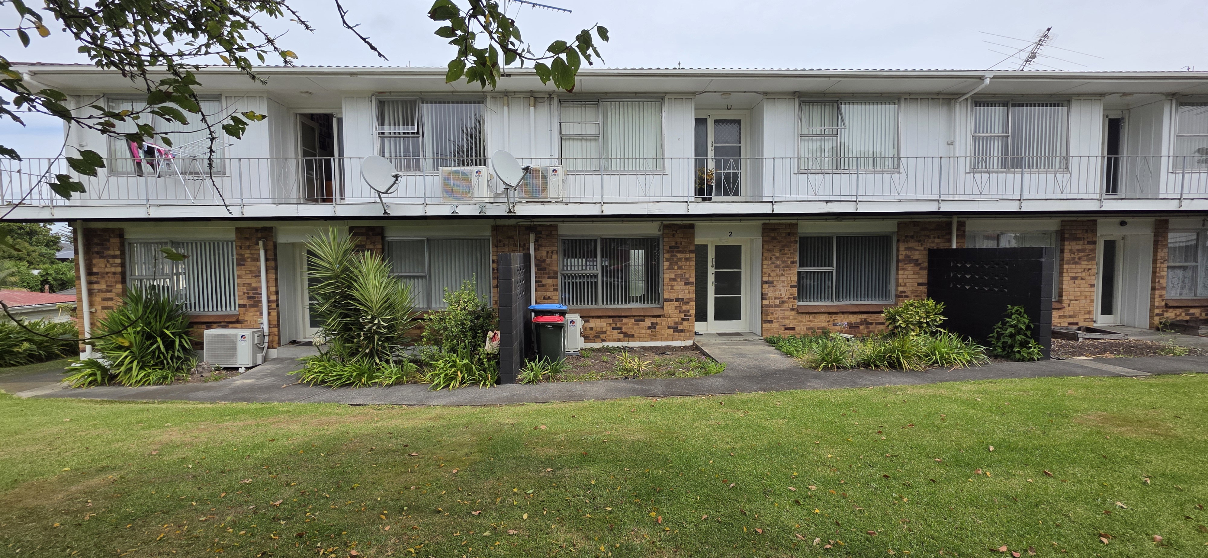 1 bed 1 bath with parking water and lawns