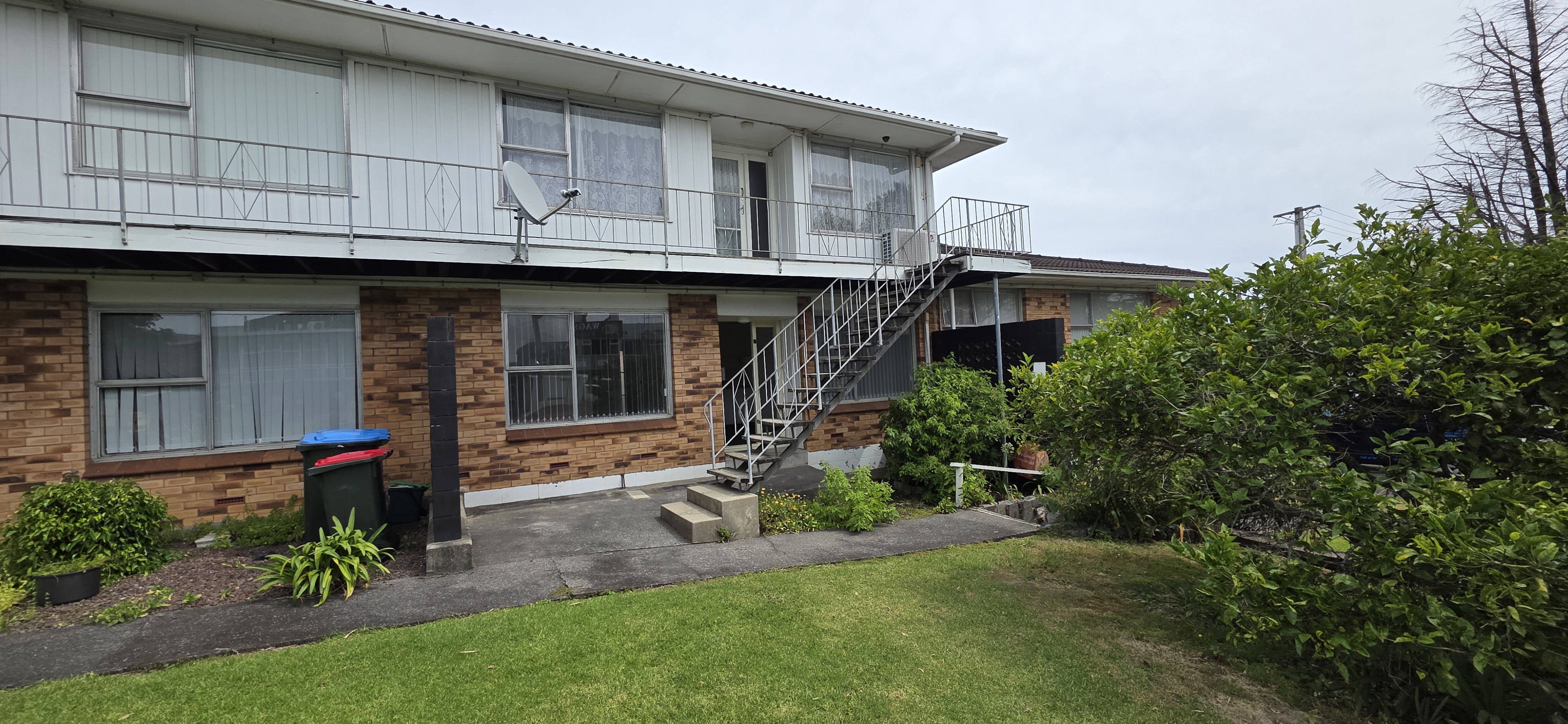 1 bed 1 bath with parking water and lawns